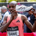 Sebastian SAWE brise la barrière des 2 heures !